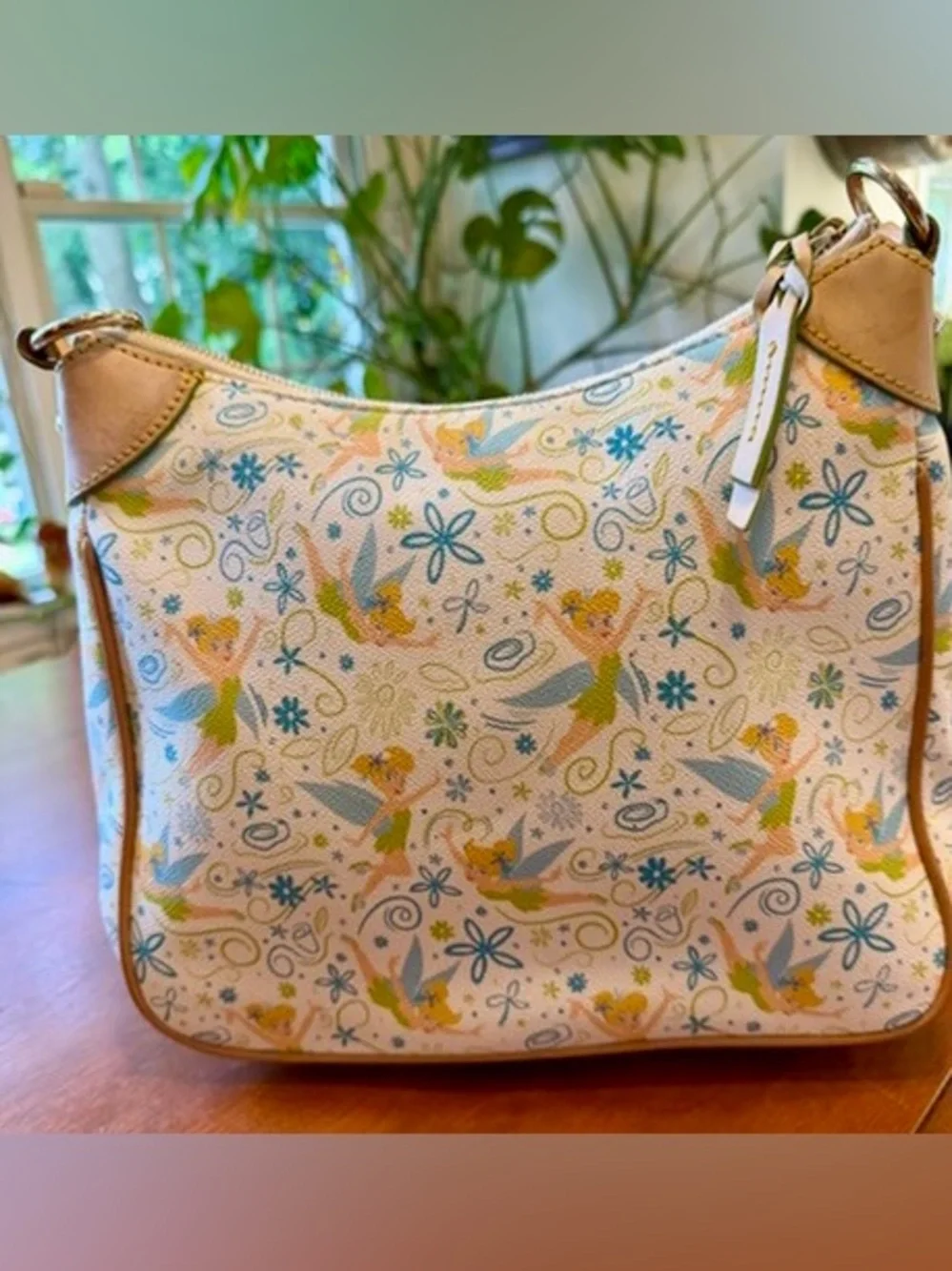 Dooney & Bourke adorable dooney